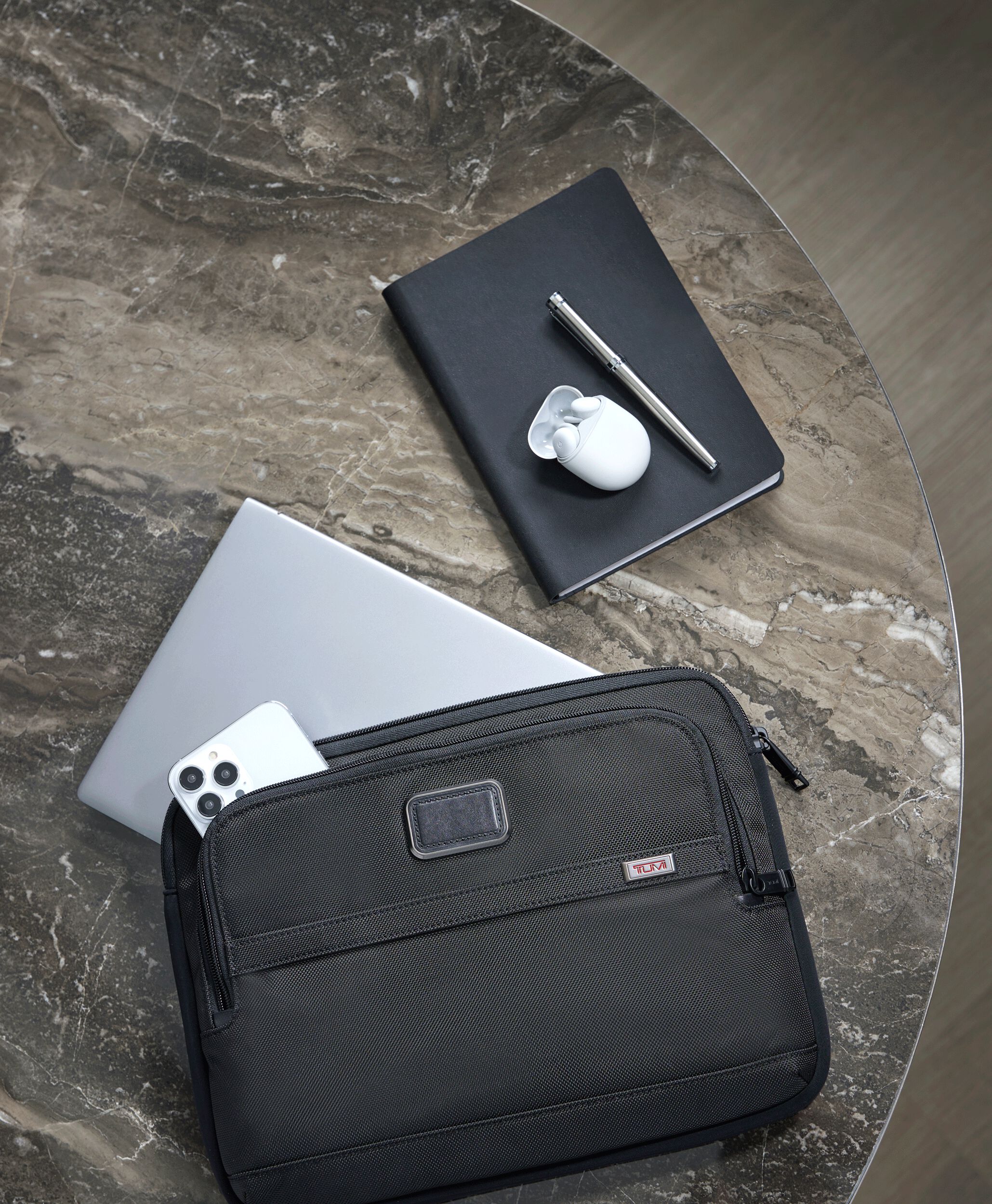 Tumi TUMI ALPHA MEDIUM LAPTOP COVER